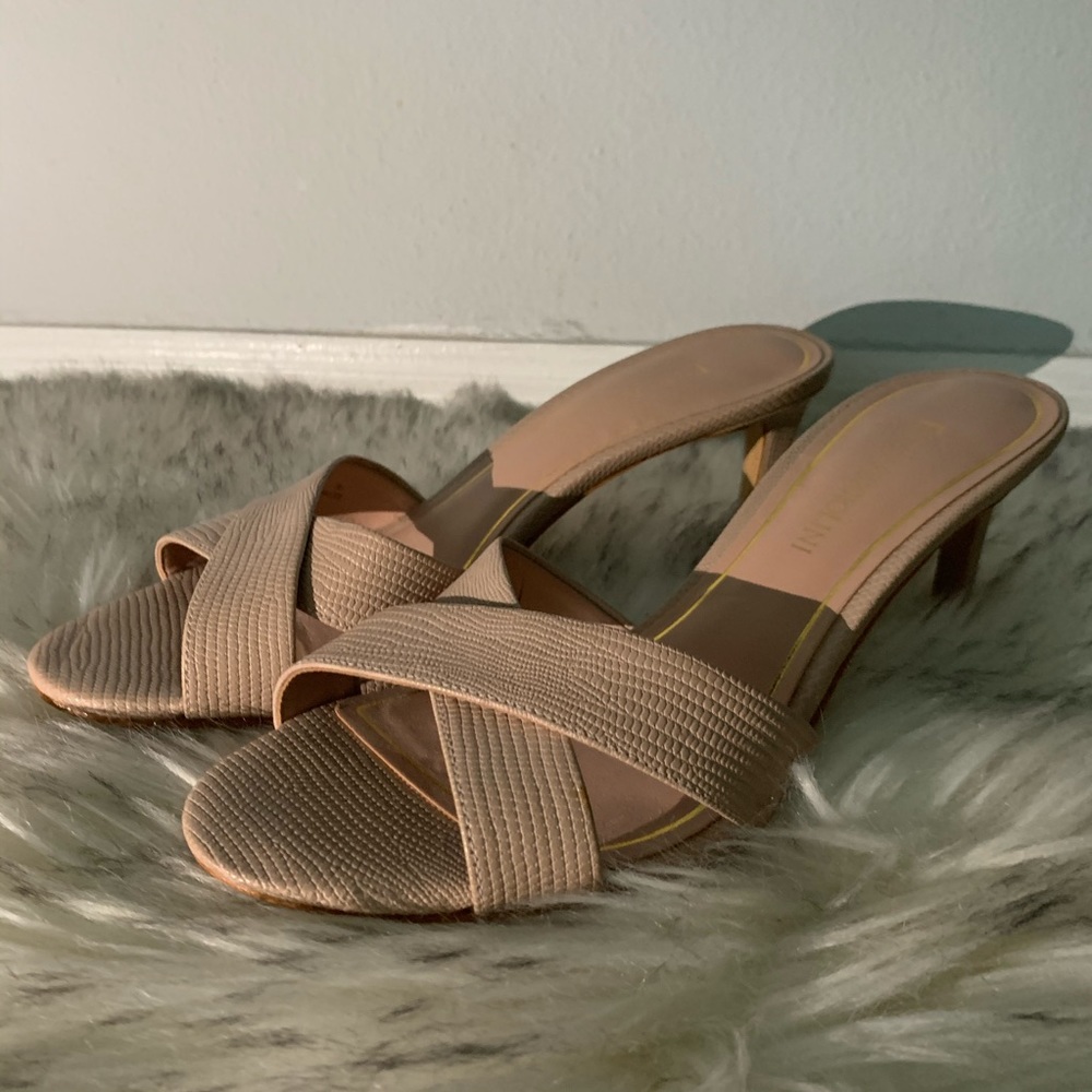 ENZO ANGIOLINI tan textured heels